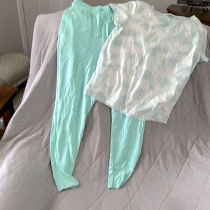 Nice casual outfit. Top from Cat&Jack. Bottoms from All in motion